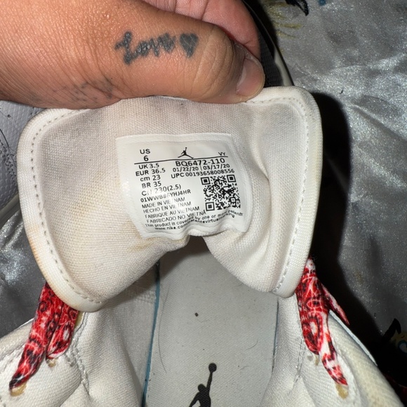 Air Jordan 1s white snakeskin with red Paisley pattern laces - Picture 7 of 8